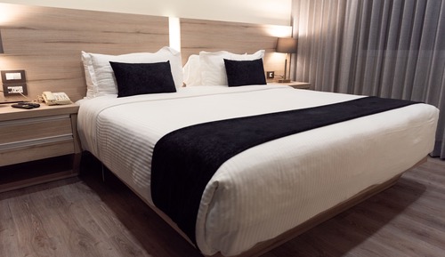 Standard Room, 1 King Bed