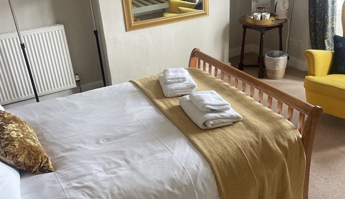 Suite, Ensuite (Ground Floor Access)