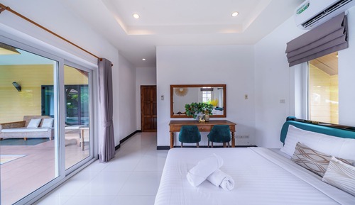 Romantic Villa, Pool View