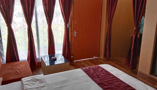 AC Deluxe Double Bedroom