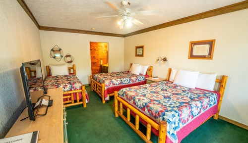Deluxe Triple Room, Multiple Beds, Non Smoking, Housekeeping