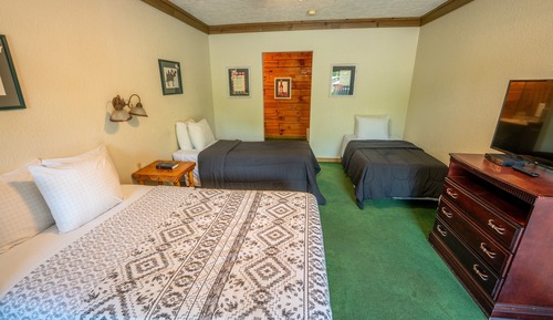 Classic Triple Room, Multiple Beds, Non Smoking, Housekeeping