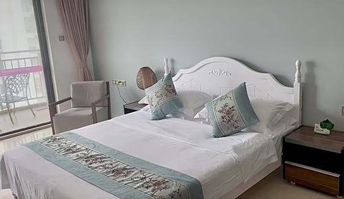 Standard Double Room, Partial Lake View
