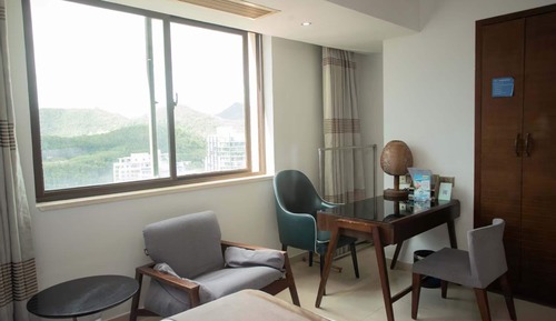 Classic Room, Balcony, Partial Lake View