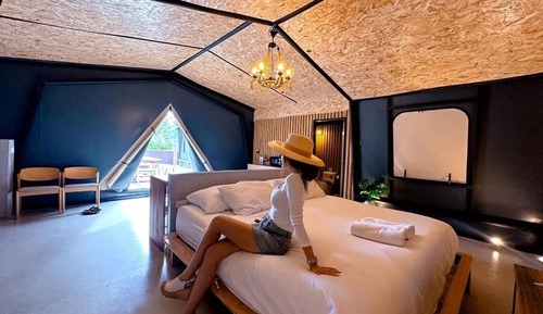 Giant Cabin Glamp