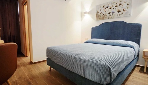 Deluxe Double Room, 1 Queen Bed, Pets Not Allowed, City View