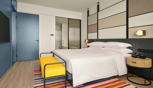 Suite, 1 King Bed, Lake View