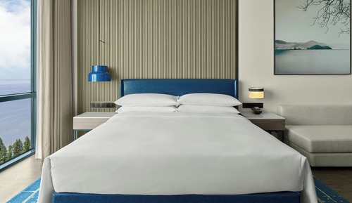 Executive Room, 1 King Bed, Lake View