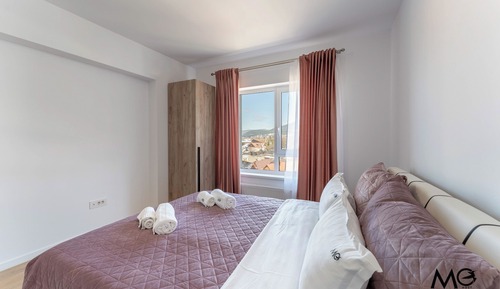 Deluxe Apartment, 1 Bedroom, Balcony, Mountain View