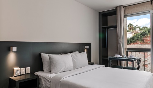 Comfort Apartment, 1 Queen Bed, Balcony, Courtyard View