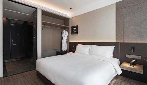 Premier Suite, City View