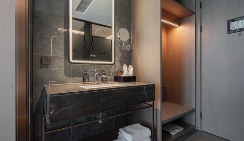 Superior Twin Room, City View
