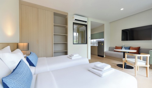 Deluxe King Room Garden View