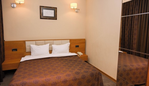 Cottage King Room