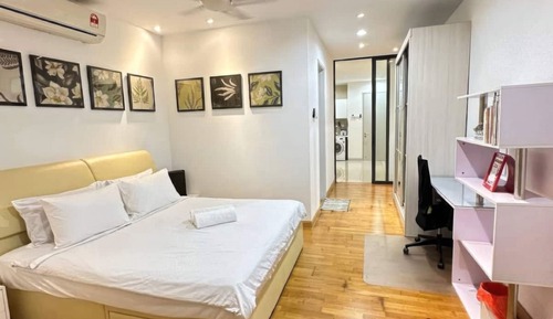 Superior Studio, 1 Queen Bed, Balcony, City View