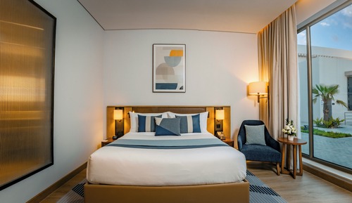 Superior Room, 1 King Bed, Pool View