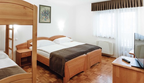 Comfort Quadruple Room (Quadruple Room with Balcony 116)