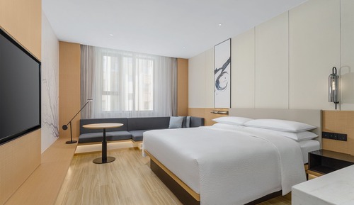 Standard Room, 1 King Bed, City View
