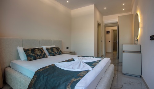 Deluxe Suite, Balcony, Pool View