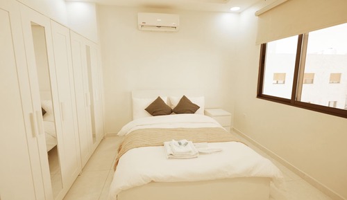Deluxe Suite, City View