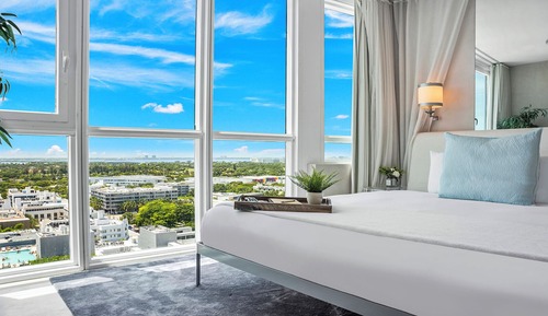 Room (The Setai 2102)