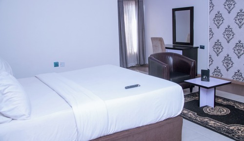 Deluxe Studio, 1 Queen Bed, Non Smoking