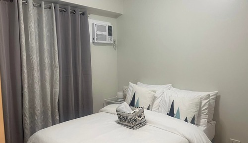 Condo, 2 Bedrooms, Balcony, Partial Sea View