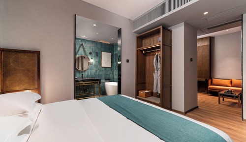 Luxury Suite