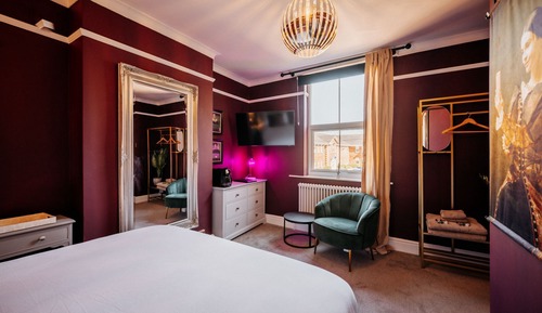 Deluxe Double Room, 1 King Bed, Non Smoking, Private Bathroom