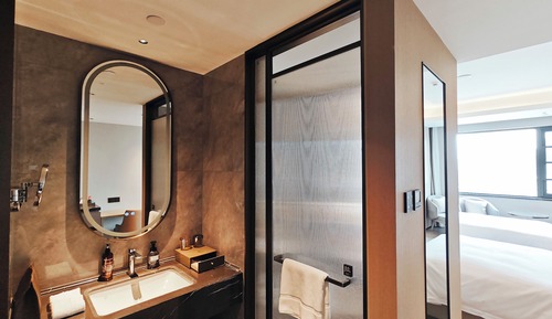 Premium City Wall View Twin Room