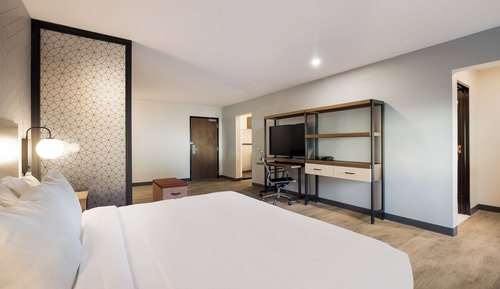 Suite, 1 King Bed, Accessible, Non Smoking