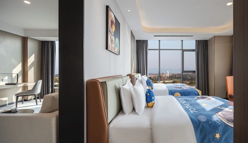 Family Studio Suite, Park View