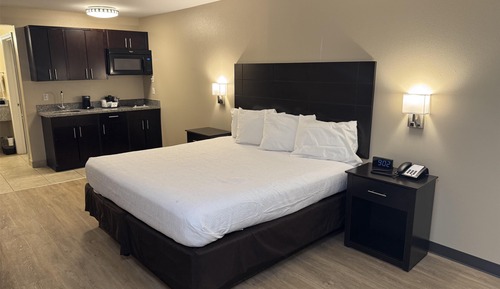 Standard Room, 1 King Bed, Non Smoking, Kitchenette