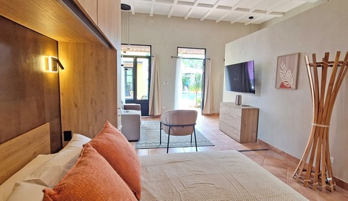 Classic Studio Suite, Pool View