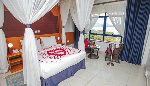 Executive Suite, Lake View
