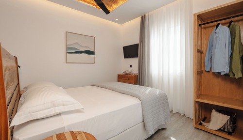 Superior Studio Suite, 1 Queen Bed, Sea View, Beachfront