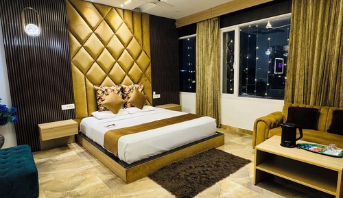 Luxury Room, 1 King Bed, Private Bathroom, City View