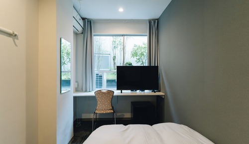 Single Room, Smoking