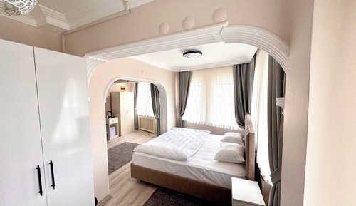 Family Room, Partial Sea View