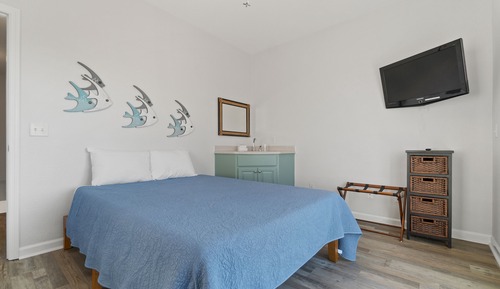 Family House, 4 Bedrooms, Balcony, Beachside