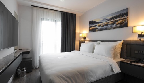 Suite, 1 King Bed, Kitchen, Sea View