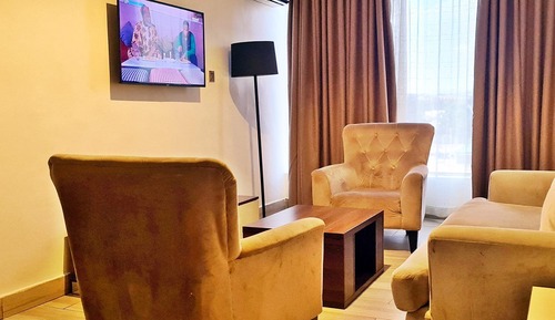 Luxury Suite, City View