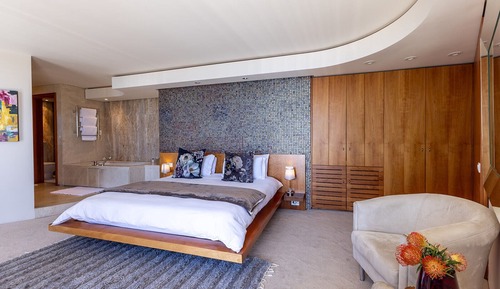 Deluxe Suite with Sea View 5