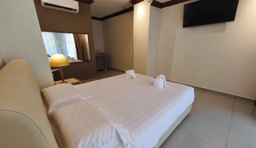 Deluxe Room, Pool View