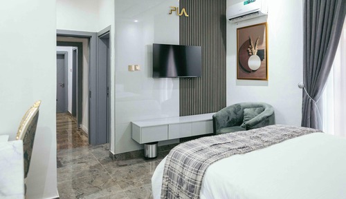 Deluxe Studio, Courtyard View