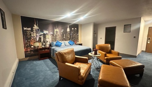 Deluxe Suite