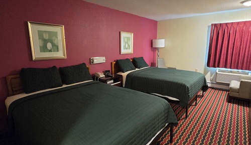 Family Room, 2 Queen Beds, Bathtub Grab Bars