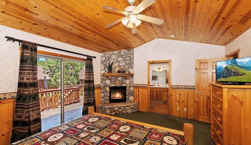 Signature Cabin, 3 Bedrooms, Fireplace, Mountain View