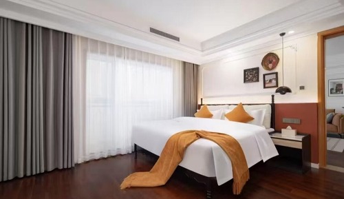 Deluxe Suite