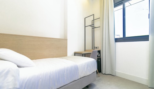 Single Room, Private Bathroom